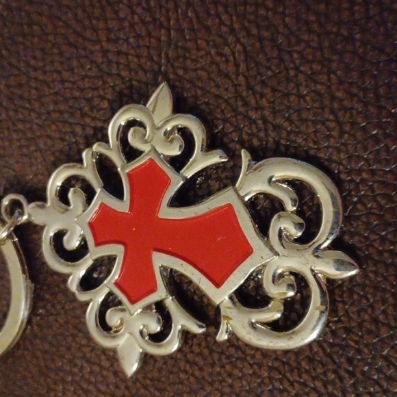 💝2/$20💝 Red & Silver Cross Key Chain - Picture 3 of 3